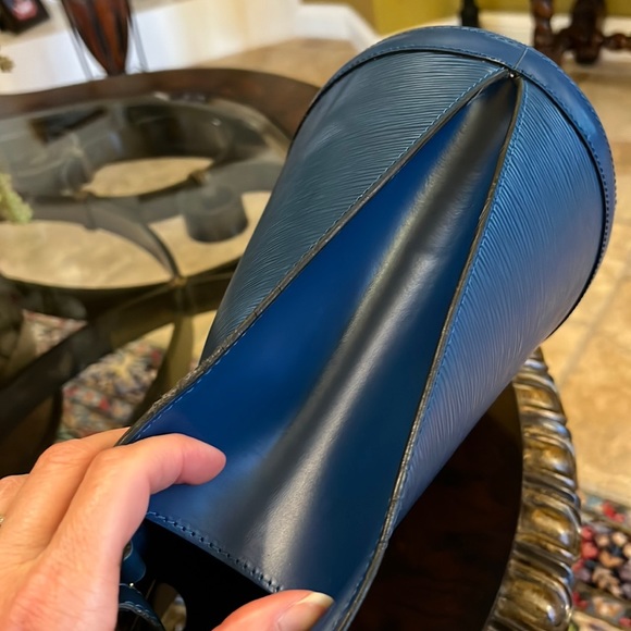 Louis Vuitton Epi Cluny Women's Shoulder Bag Toledo Blue - Excellent Condition - Picture 10 of 17